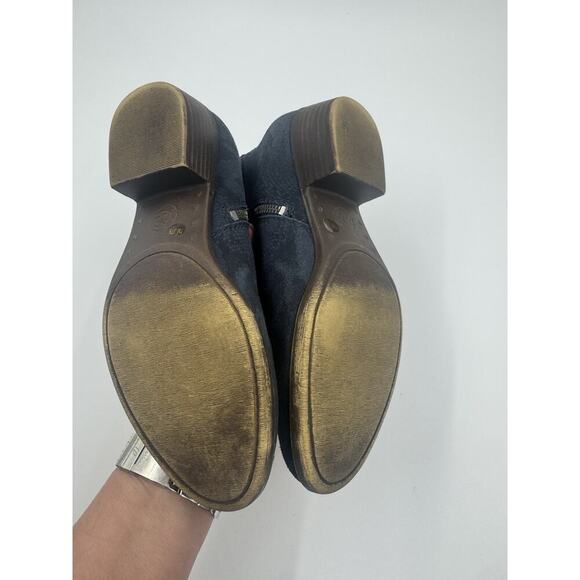 Lucky Brand side zip blue suede ankle booties. Size 7m - Picture 4 of 7